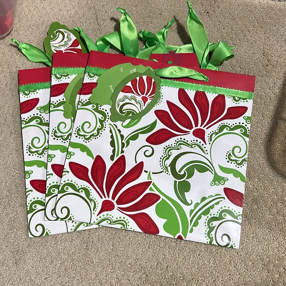 3 Red & Green Flower  Christmas Gift Bags & Tags